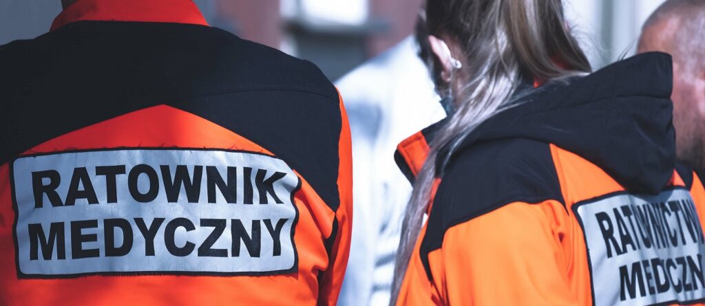 Ratownicy medyczni w akcji - polski zespół pogotowia ratunkowego